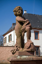 Seligenstadt_Benediktinerabtei_Einhard-Basilika_Konventgarten_Statue_a