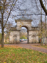 Gatschina-Schloss-Park-Birkentor_2