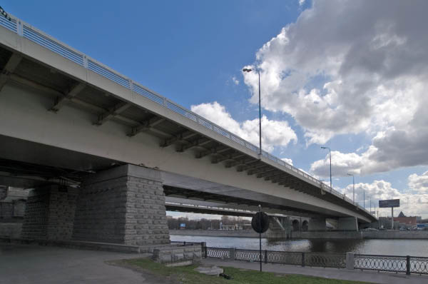 Moskau-Krasnolushskij-Most-Strasse-2006-a
